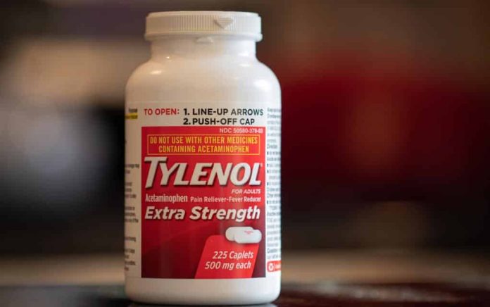 3-Tylenol-Dangers-and-Risks-You-Should-Know-About 3 Tylenol Dangers and Risks You Should Know About